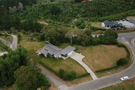 Photo of property in 8 Titirangi Drive, Fitzherbert, Palmerston North, 4471