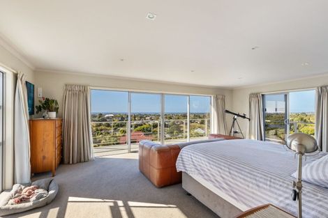 Photo of property in 33 Veale Road, Frankleigh Park, New Plymouth, 4371