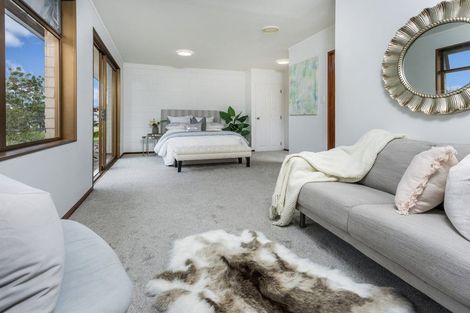 Photo of property in 58 Ravenwood Drive, Forrest Hill, Auckland, 0620