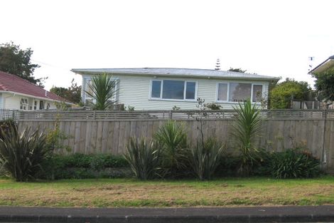 Photo of property in 2/8 Wharf Road, Te Atatu Peninsula, Auckland, 0610