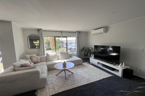 Photo of property in 20 Randwick Place, Randwick Park, Auckland, 2105