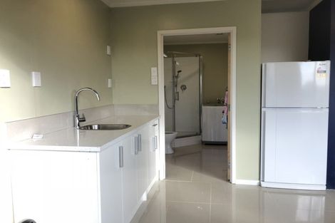 Photo of property in 28 Goldfinch Rise, Unsworth Heights, Auckland, 0632