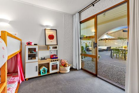 Photo of property in 84 Chelsea View Drive, Chatswood, Auckland, 0626