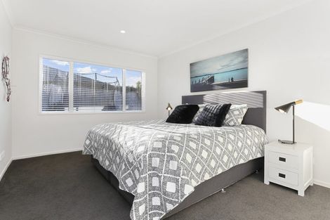 Photo of property in 44b Gilbransen Road, Kumeu, 0810