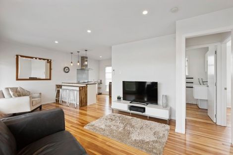 Photo of property in 2/116 Beach Haven Road, Beach Haven, Auckland, 0626