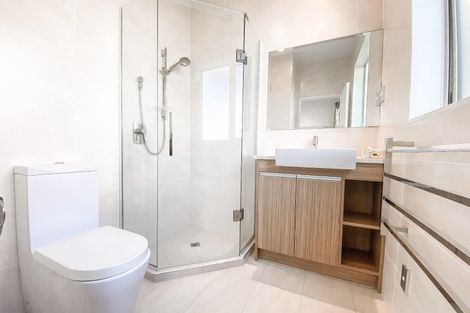 Photo of property in 21 Loughros Place, Pinehill, Auckland, 0632