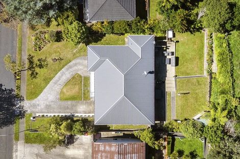 Photo of property in 37 Sunrise Boulevard, Tawa, Wellington, 5028