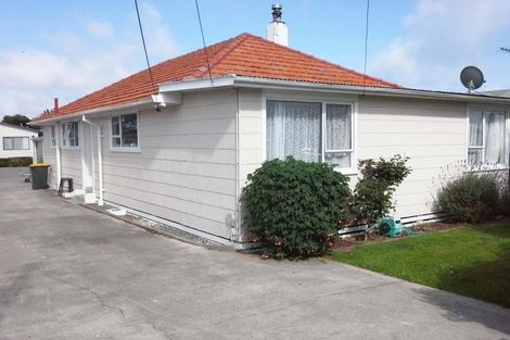 Photo of property in 48 Lismore Street, Merrilands, New Plymouth, 4312
