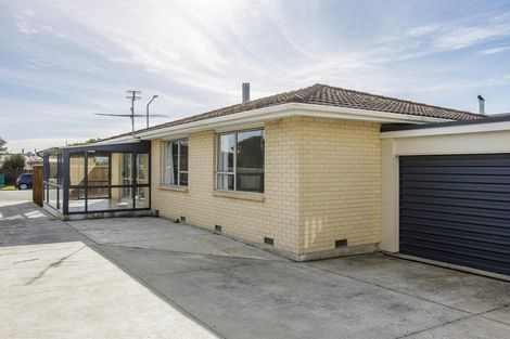 Photo of property in 1/37 Queenspark Drive, Parklands, Christchurch, 8083