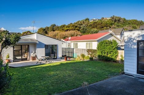 Photo of property in 16 Acheron Road, Paremata, Porirua, 5026