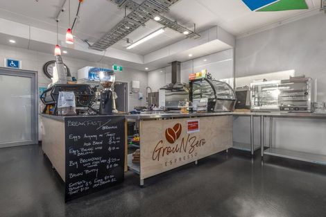 Photo of property in 10 Queen Street West, Levin, 5510