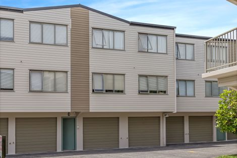 Photo of property in The Haven, 10/120 Beach Haven Road, Beach Haven, Auckland, 0626