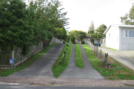 Photo of property in 15 Helleur Road, Massey, Auckland, 0614