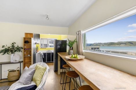 Photo of property in 7/100 Lyall Parade, Lyall Bay, Wellington, 6022