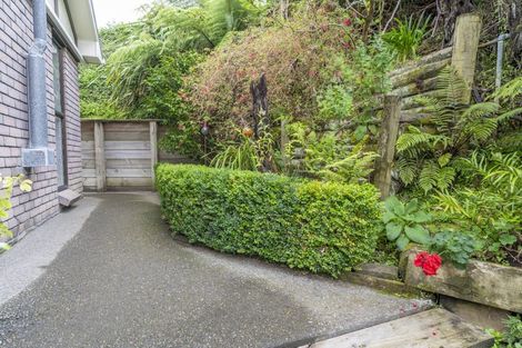 Photo of property in 6 Burbank Crescent, Churton Park, Wellington, 6037
