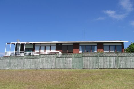 Photo of property in 6a Eastcliffe Road, Castor Bay, Auckland, 0620