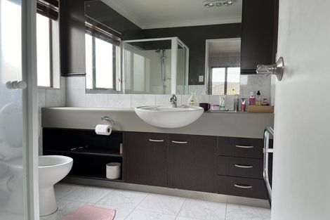 Photo of property in 4 Lissleton Drive, East Tamaki, Auckland, 2013