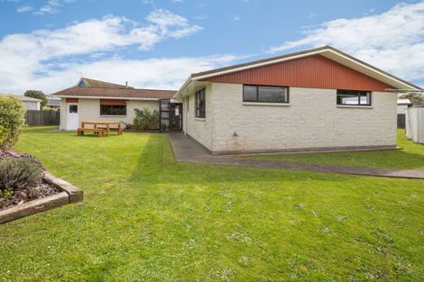 Photo of property in 8 Mansell Crescent, Bulls, 4818