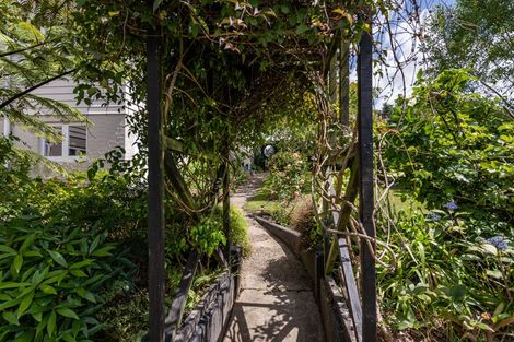 Photo of property in 22 Raroa Terrace, Tawa, Wellington, 5028