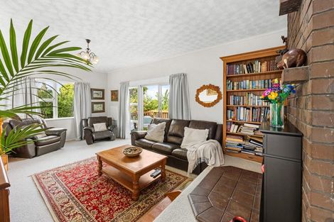Photo of property in 15 Helleur Road, Massey, Auckland, 0614
