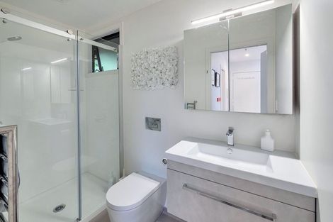 Photo of property in 1/3 Beach Road, Northcote Point, Auckland, 0627