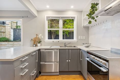 Photo of property in 1/114 Nile Road, Milford, Auckland, 0620