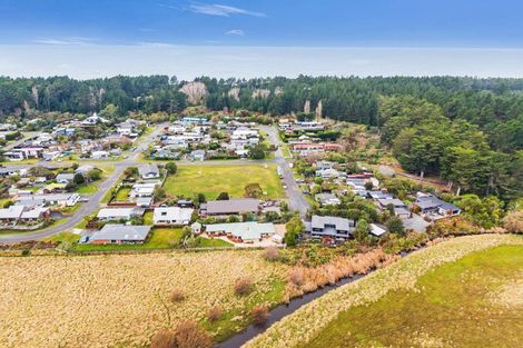 Photo of property in 34 Kiwi Avenue, Waikuku Beach, 7473