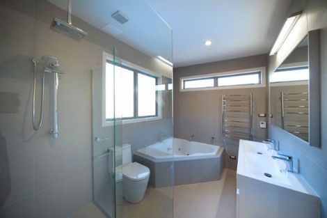 Photo of property in 68a The Parade, Bucklands Beach, Auckland, 2012