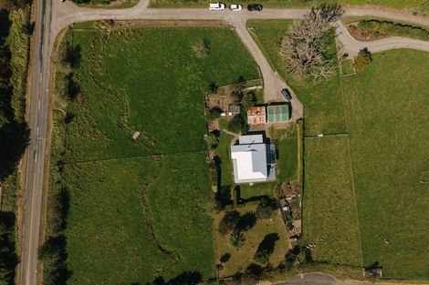 Photo of property in 40 Turitea Road, Fitzherbert, Palmerston North, 4472