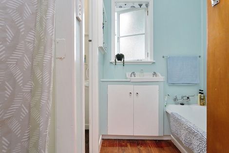 Photo of property in 38 Clare Street, Cambridge, 3434