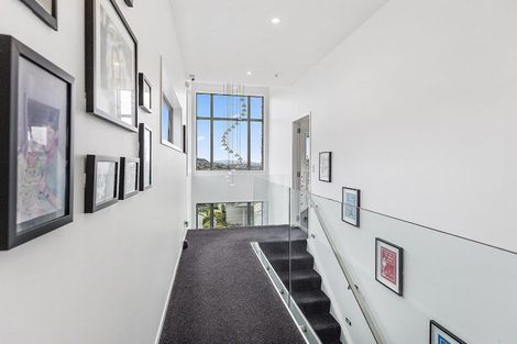 Photo of property in 5 Linacre Way, Tawa, Wellington, 5028