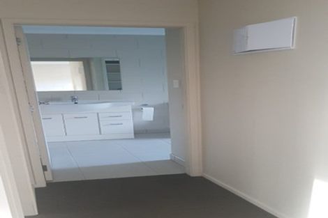 Photo of property in 52 Maungaraki Road, Korokoro, Lower Hutt, 5012