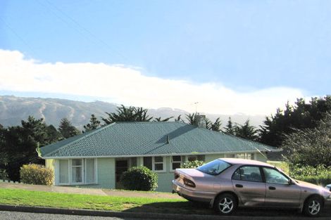 Photo of property in 62 Sievers Grove, Cannons Creek, Porirua, 5024