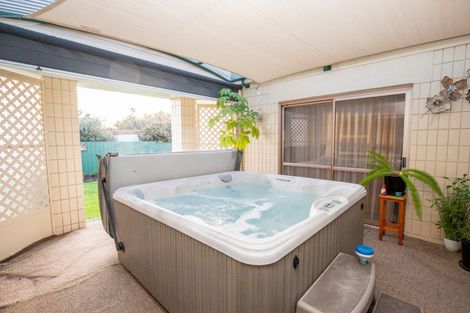 Photo of property in 6 Pinnock Place, Ngatea, 3503