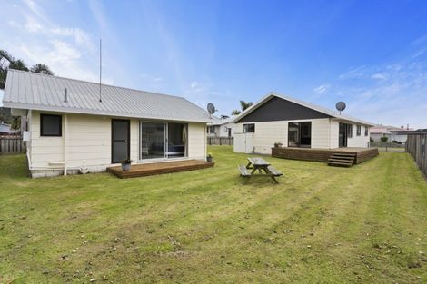 Photo of property in 118 Charleston Avenue, Whangamata, 3620