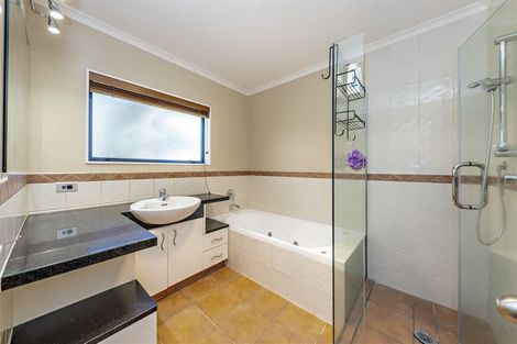 Photo of property in 6 Dawood Place, The Gardens, Auckland, 2105