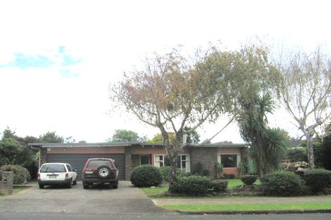 Photo of property in 8 Buckingham Crescent, Manukau, Auckland, 2025