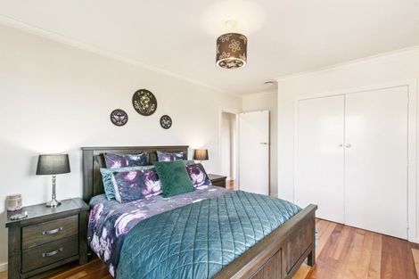 Photo of property in 137 Ruskin Road, Newlands, Wellington, 6037