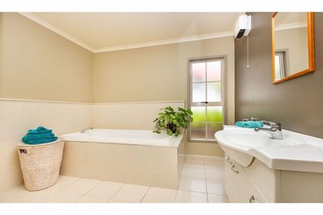 Photo of property in 18 Roderick Place, Rototuna, Hamilton, 3210