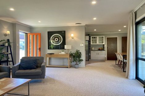 Photo of property in 52 James Cook Street, Havelock North, 4130