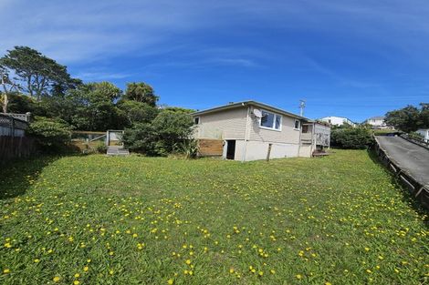 Photo of property in 43 Lyndfield Lane, Newlands, Wellington, 6037