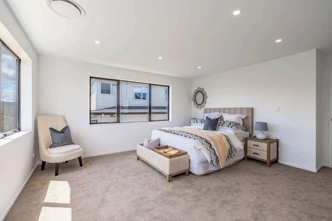 Photo of property in 30 Colliston Rise, Pinehill, Auckland, 0632