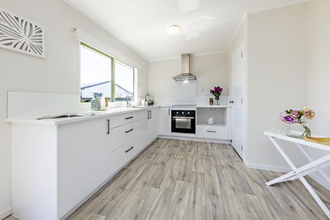 Photo of property in 32 Barneys Farm Road, Clendon Park, Auckland, 2103