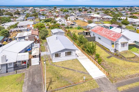 Photo of property in 36 Kowhai Street, Castlecliff, Whanganui, 4501