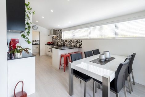 Photo of property in 60 Parkhill Road, Mellons Bay, Auckland, 2014