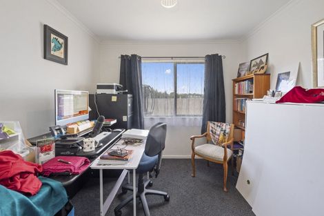 Photo of property in 29 Matthew Place, Kawaha Point, Rotorua, 3010