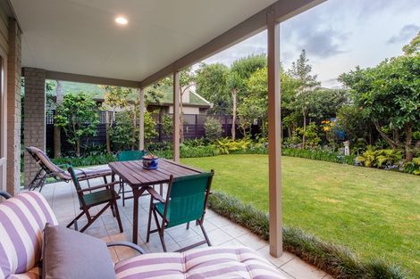 Photo of property in 27 Ocean View Road, Milford, Auckland, 0620