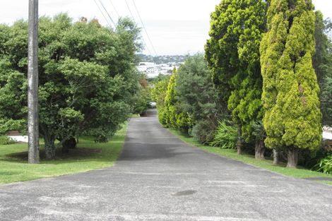 Photo of property in 68 Chivalry Road, Glenfield, Auckland, 0629