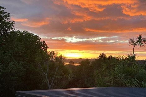 Photo of property in 3 Tauhinu Road, Greenhithe, Auckland, 0632