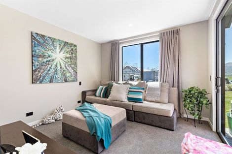 Photo of property in 8 Hovingham Court, Jacks Point, Queenstown, 9371